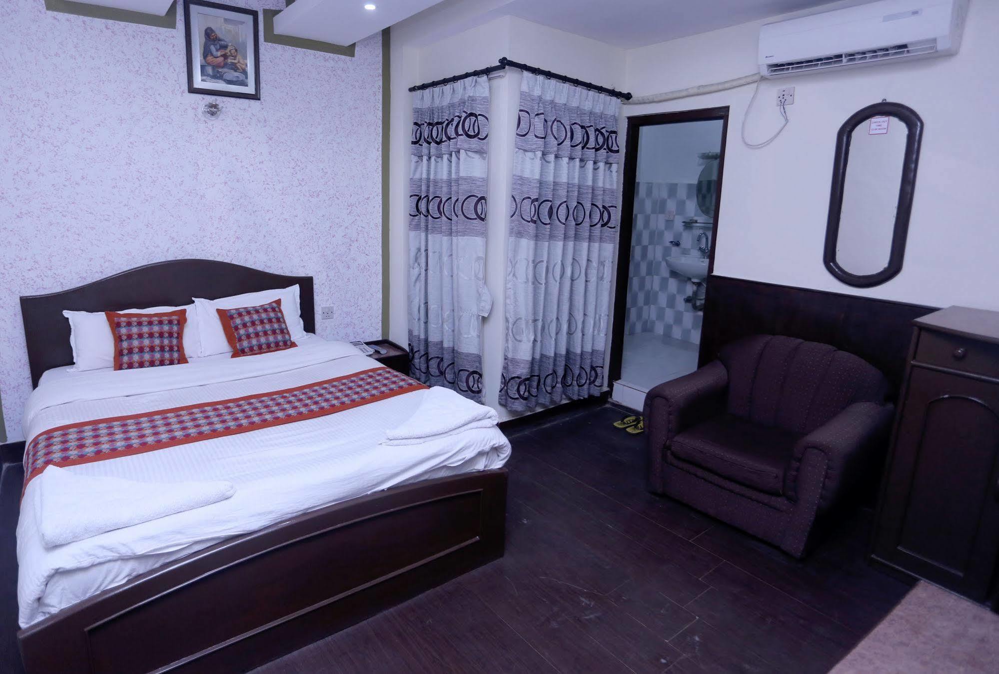 Oyo 153 Aster Hotel Nepal Katmandou Extérieur photo